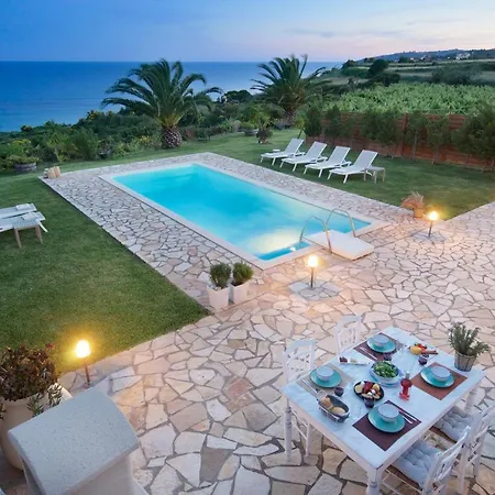 Trapezaki Villas, Seafront *