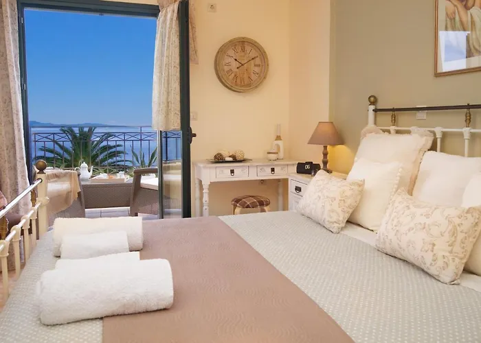 Trapezaki Villas, Seafront