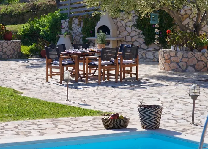 Trapezaki Villas, Seafront