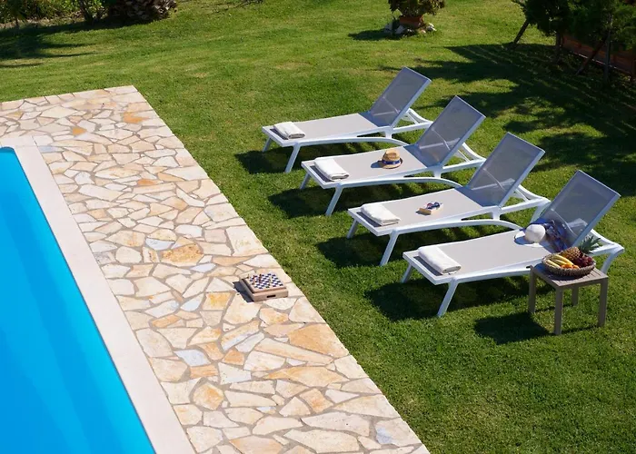 Trapezaki Villas, Seafront