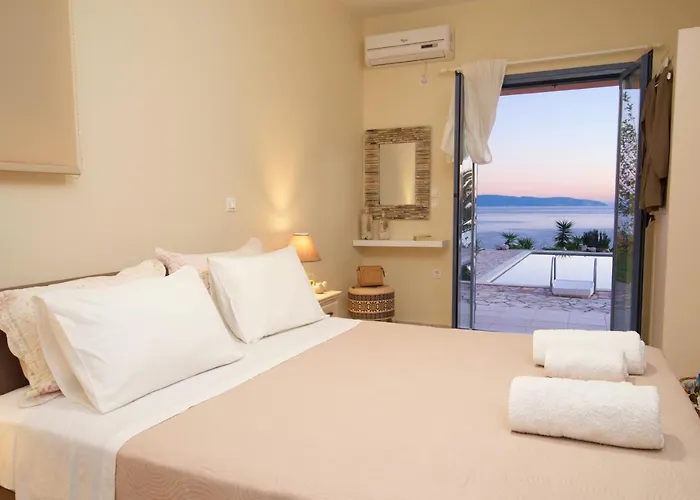 Villa Trapezaki Villas, Seafront *