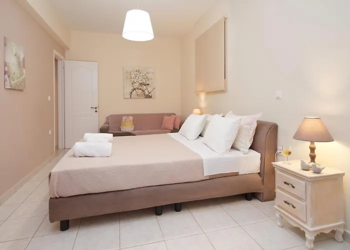 Trapezaki Villas, Seafront