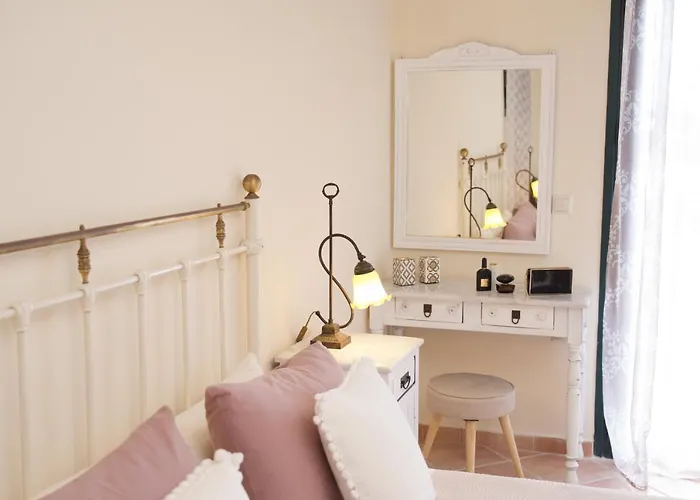 Trapezaki Villas, Seafront Villa *