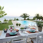 Villa Trapezaki Villas, Seafront *