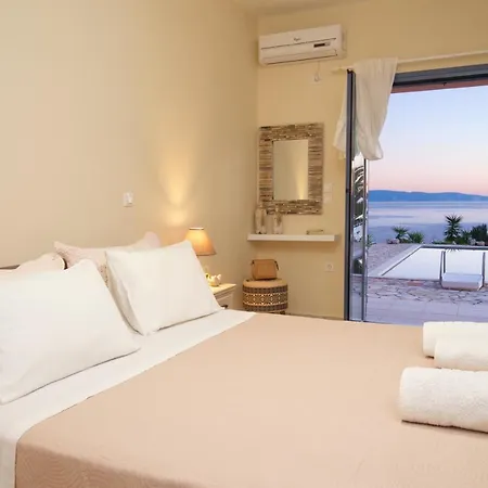 Villa Trapezaki Villas, Seafront *