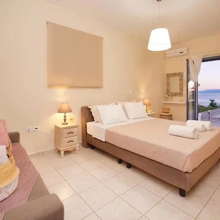 Trapezaki Villas, Seafront Villa *