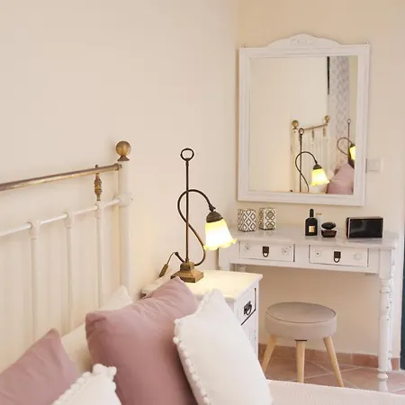 Trapezaki Villas, Seafront Villa *
